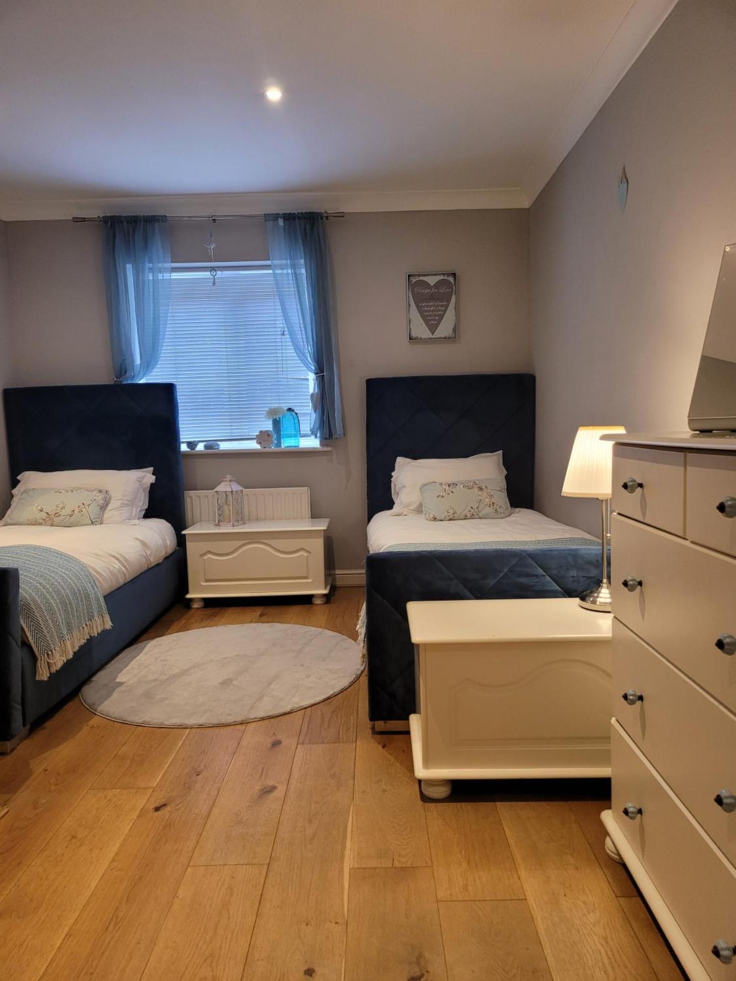 Three Bedroom Apartment By Beautiful Park Londres Exterior foto